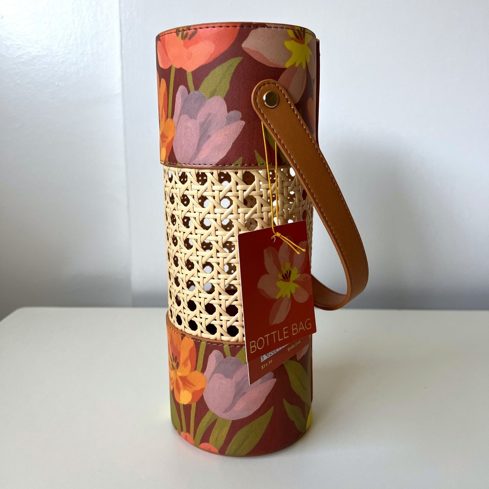 Barnes & Noble Floral Wine Bottle Carrier Bag Rattan Woven Holder NWT 2025